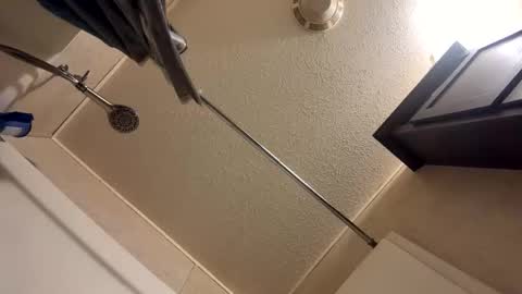 Snapshot of tbeebe12 chatting on November 27, 12:24 am Lilbeebs online show from November 27, 12:24 am