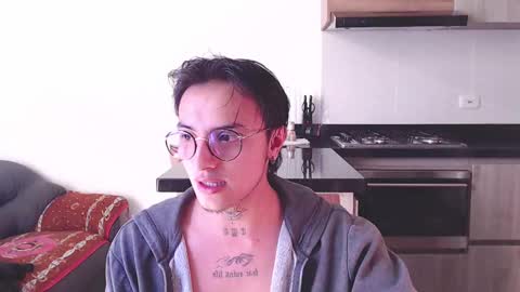 Teo independent model online show from February 26, 12:47 pm