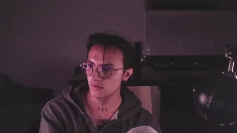 Teo independent model online show from March 11, 6:00 am