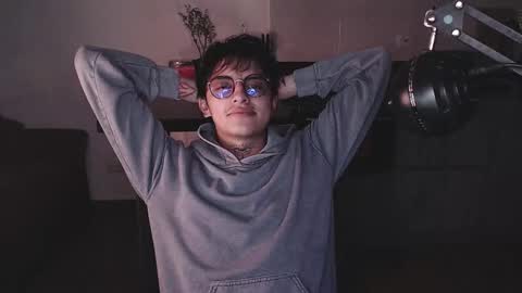 Teo independent model online show from February 4, 3:45 am