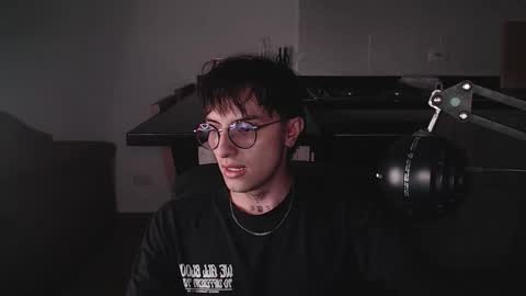 Teo independent model online show from March 18, 2:15 am