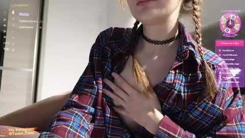 Snapshot of tease_me__ chatting on January 6, 6:20 pm Em online show from January 6, 6:20 pm