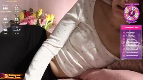 Snapshot of tease_me__ chatting on February 24, 9:31 pm Em online show from February 24, 9:31 pm