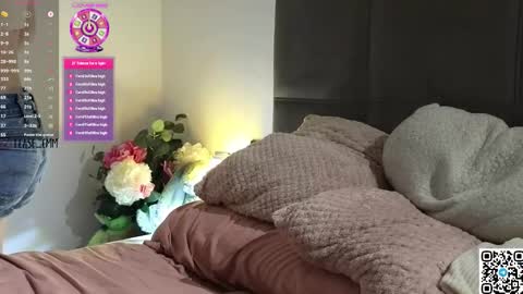 Snapshot of tease_me__ chatting on November 29, 7:50 pm Em online show from November 29, 7:50 pm