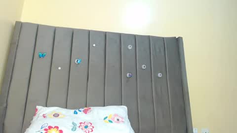 Snapshot of teasequeen01 chatting on February 11, 10:59 am queen online show from February 11, 10:59 am