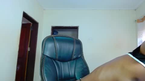 Snapshot of teasequeen01 chatting on October 7, 10:34 am queen online show from October 7, 10:34 am