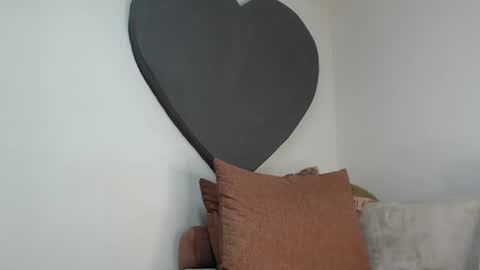 ALICIA--- online show from August 7, 5:09 am