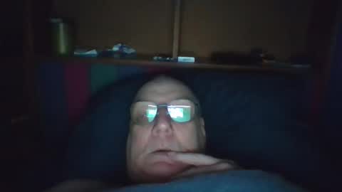 Snapshot of tebb61 chatting on October 19, 5:52 am Mark online show from October 19, 5:52 am