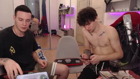 Snapshot of teddy_mode chatting on December 10, 1:22 pm Teddy online show from December 10, 1:22 pm