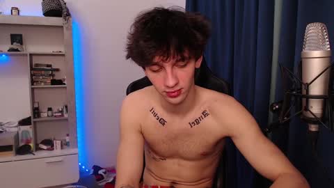 Snapshot of teddy_mode chatting on December 18, 6:21 am Teddy online show from December 18, 6:21 am