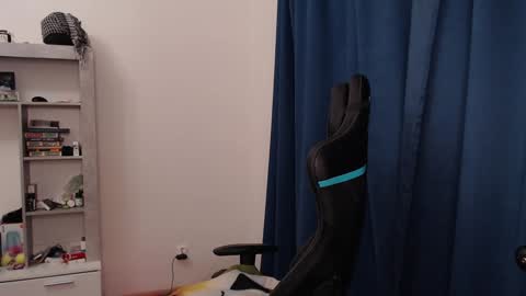 Snapshot of teddy_mode chatting on February 4, 5:53 am Teddy online show from February 4, 5:53 am