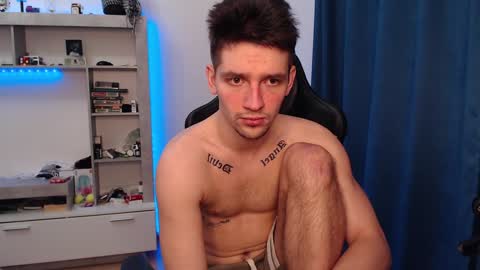 Snapshot of teddy_mode chatting on February 6, 4:10 am Teddy online show from February 6, 4:10 am