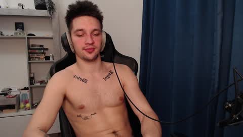 Snapshot of teddy_mode chatting on February 6, 6:24 pm Teddy online show from February 6, 6:24 pm