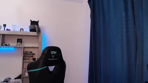 Snapshot of teddy_mode chatting on February 8, 8:09 am Teddy online show from February 8, 8:09 am