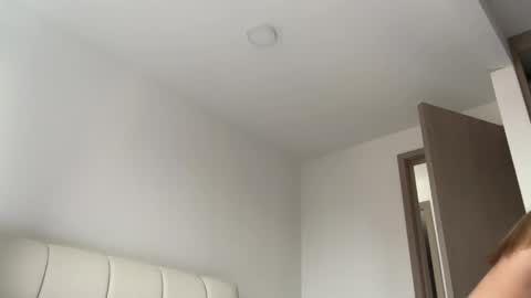 Amy No penetration Virgiin giirl online show from May 6, 11:37 am