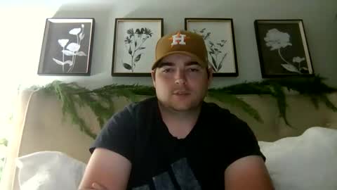 Snapshot of tejas2322 chatting on May 5, 4:31 am tejas2322 online show from May 5, 4:31 am