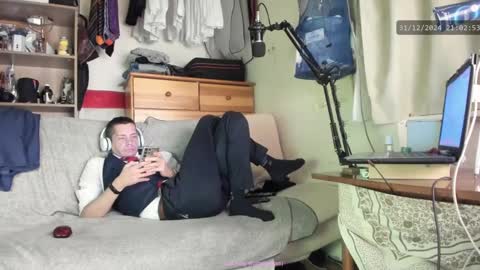 Snapshot of telepaticman chatting on December 31, 8:02 pm Virg Lszl online show from December 31, 8:02 pm