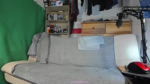 Snapshot of telepaticman chatting on February 12, 12:27 am Virg Lszl online show from February 12, 12:27 am