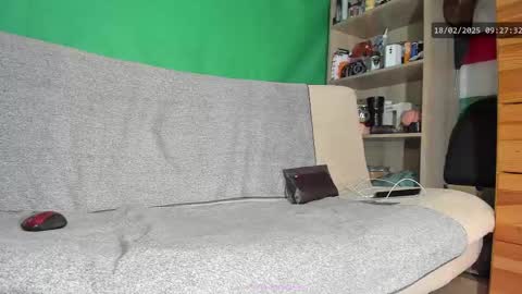 Snapshot of telepaticman chatting on February 18, 8:27 am Virg Lszl online show from February 18, 8:27 am