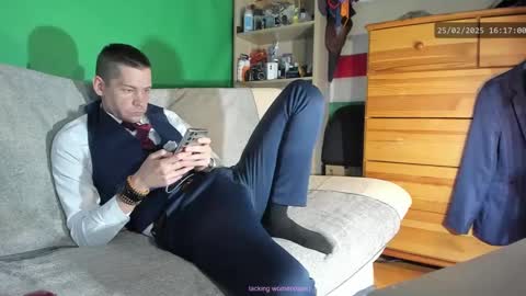 Snapshot of telepaticman chatting on February 25, 3:16 pm Virg Lszl online show from February 25, 3:16 pm