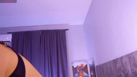 Snapshot of telladreamer_ chatting on December 15, 1:11 pm Tella online show from December 15, 1:11 pm