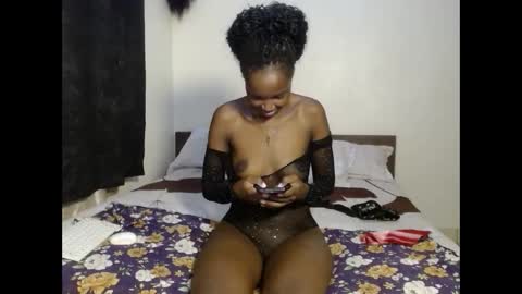 Snapshot of tempting_vibe chatting on April 14, 4:02 pm tempting_vibe online show from April 14, 4:02 pm