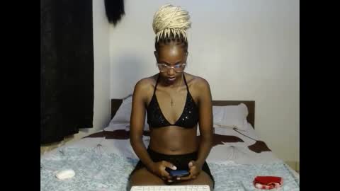 Snapshot of tempting_vibe chatting on April 16, 1:50 am tempting_vibe online show from April 16, 1:50 am