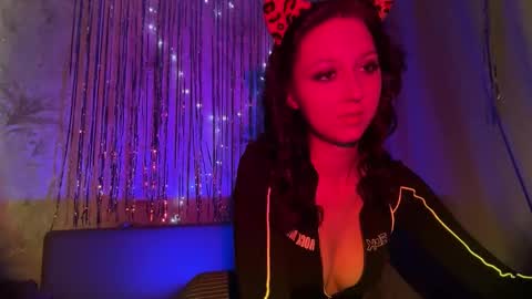 temptingvision online show from December 18, 9:15 am