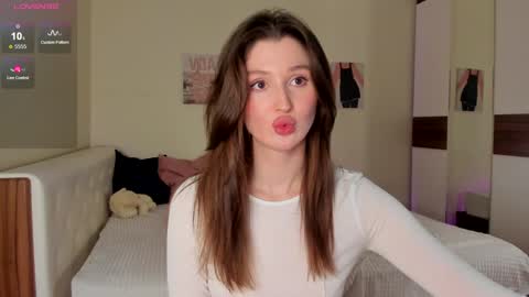 Snapshot of tender_babyy chatting on December 5, 2:33 pm Sexy girl Li online show from December 5, 2:33 pm