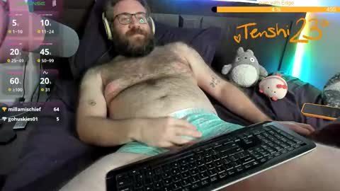 Snapshot of tenshi23 chatting on October 18, 5:21 am Matt online show from October 18, 5:21 am