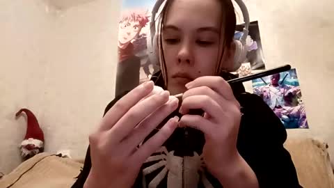 Alice online show from April 27, 6:39 pm