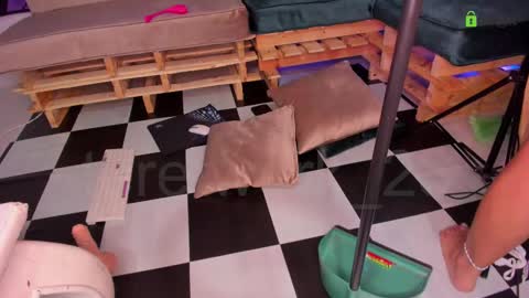 teresa  help me reach 100 like online show from February 19, 4:34 am