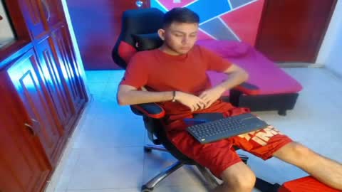 Snapshot of terryy_hot chatting on April 20, 10:29 am terryy_hot online show from April 20, 10:29 am
