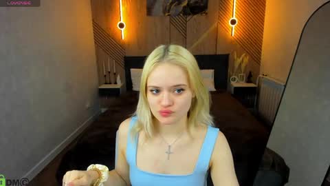 Tessa online show from March 22, 9:02 am