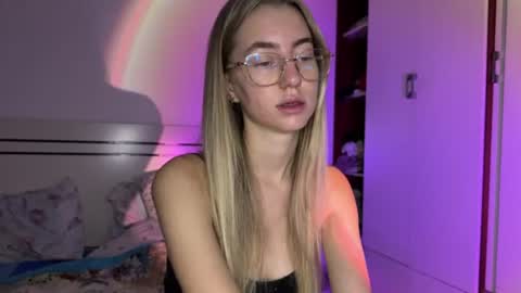 Snapshot of tessa_calmness chatting on July 21, 2:47 am tessa_calmness online show from July 21, 2:47 am
