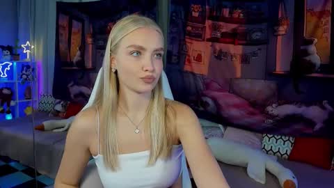 Snapshot of tessahamilton chatting on October 31, 11:22 am TessaHamilton online show from October 31, 11:22 am