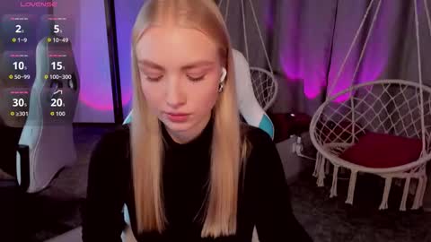 Snapshot of tessahamilton chatting on November 3, 10:16 am TessaHamilton online show from November 3, 10:16 am