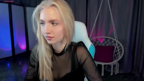 Snapshot of tessahamilton chatting on December 4, 7:39 am TessaHamilton online show from December 4, 7:39 am