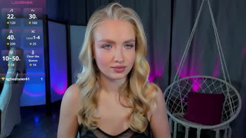 Snapshot of tessahamilton chatting on December 14, 9:47 am TessaHamilton online show from December 14, 9:47 am