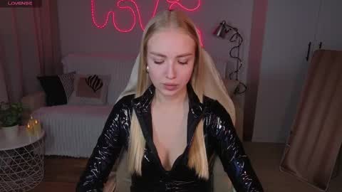 TessaHamilton online show from February 23, 5:54 pm