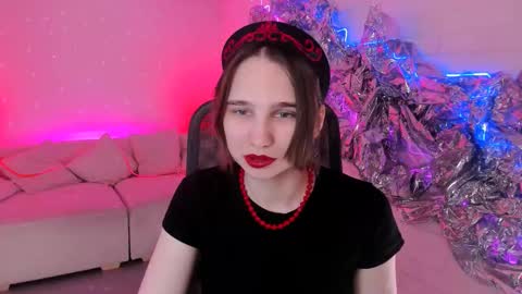 Snapshot of tessamill chatting on December 2, 9:03 am Tessa online show from December 2, 9:03 am