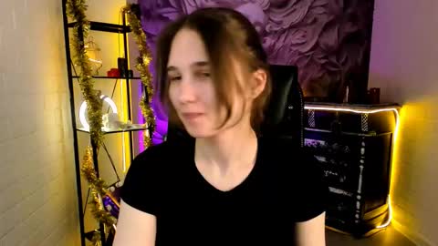 Snapshot of tessamill chatting on December 3, 9:18 am Tessa online show from December 3, 9:18 am