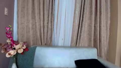 Tessamonroee online show from February 2, 6:28 pm