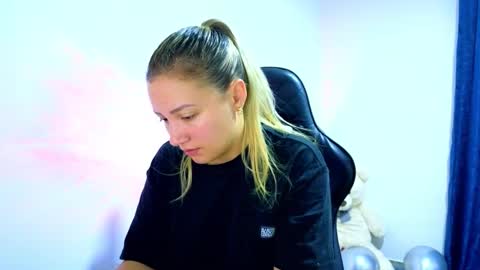 Snapshot of tessawhisnton chatting on November 13, 1:15 am Tessy online show from November 13, 1:15 am