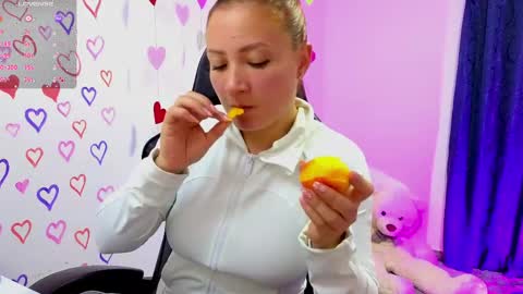 Tessy online show from May 12, 5:43 pm