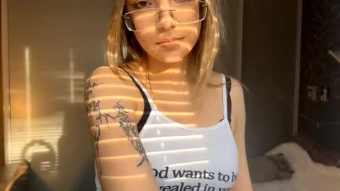 tessiebe online show from February 24, 12:03 pm