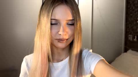 tessiebe online show from March 3, 2:01 pm