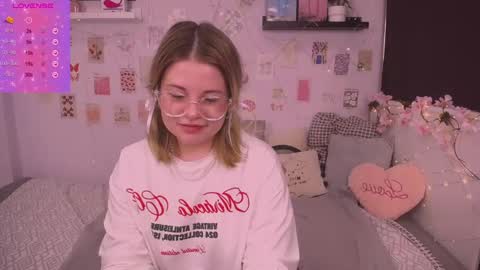 Snapshot of tesspleasure chatting on January 2, 5:57 am TESSA online show from January 2, 5:57 am