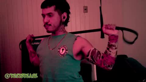 Snapshot of testotease chatting on September 18, 9:28 pm Milo online show from September 18, 9:28 pm