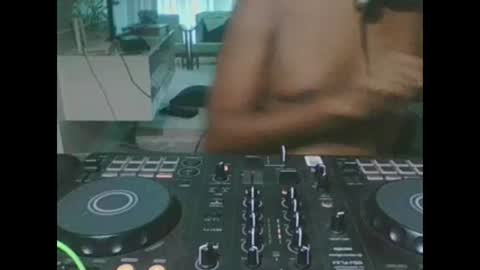 tesudoblack85 online show from May 4, 9:05 am